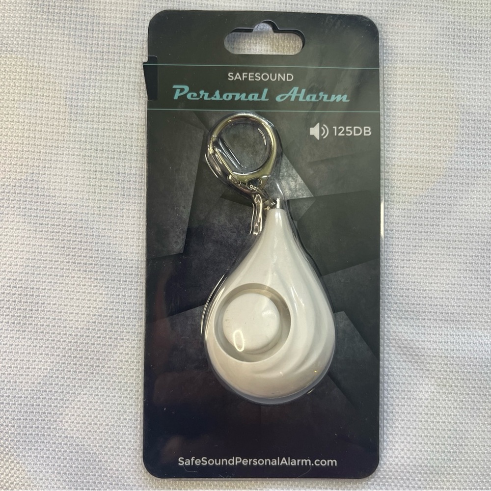 NEW, SAFESOUND 125DB Personal Alarm Keychain